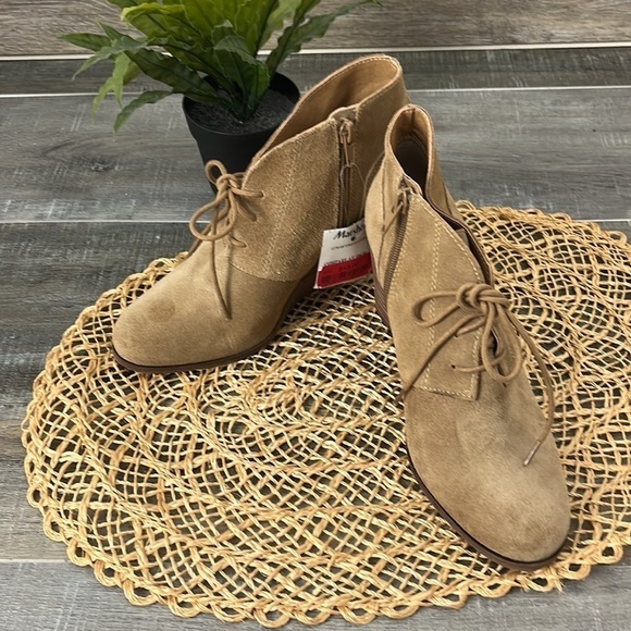 LUCKY Shylow Beige Wedge Zippered Ankle Boot Size 7 - Picture 6 of 13